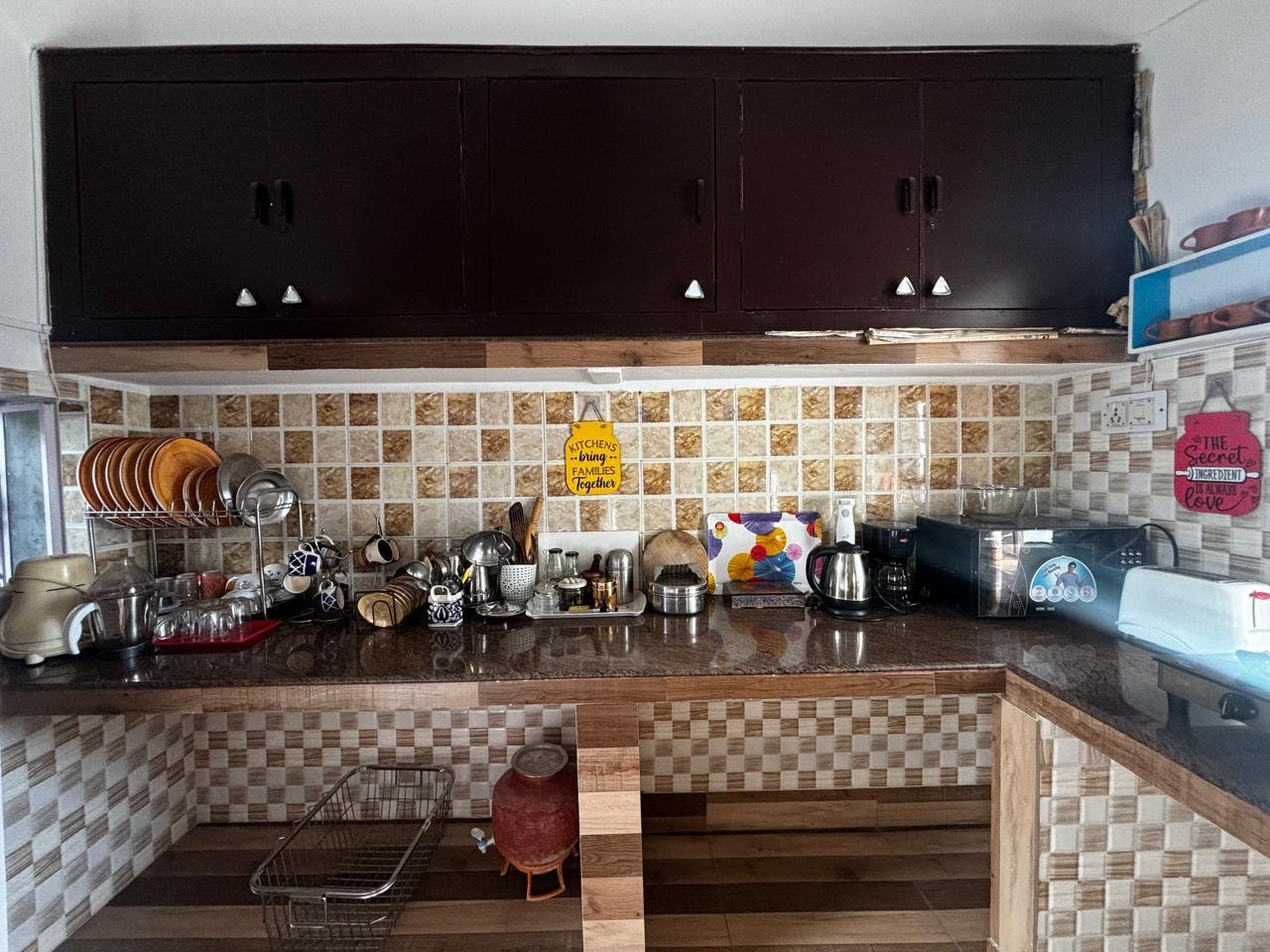 Kitchen — well-equipped with warm patterned tiles